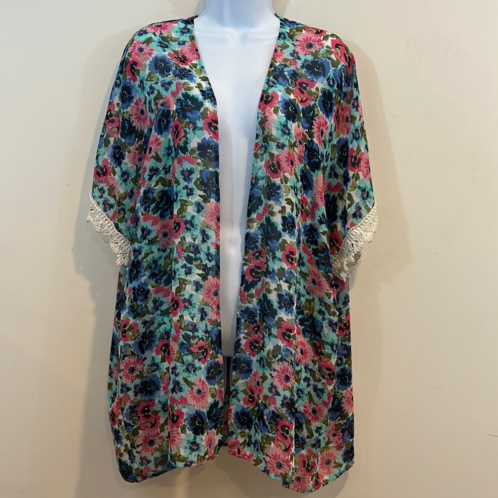 Always Me Floral Short Sleeve Lace Cuff Kimono Shirt